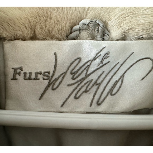 Beautiful White Full Length Ranch Mink Coat from Lord and Taylor. - Picture 4 of 4